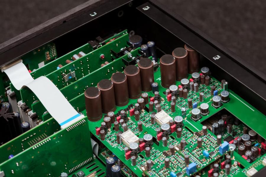 兩層pcb板結(jié)構(gòu)參數(shù)，兩層pcb堆疊分層什么意思？